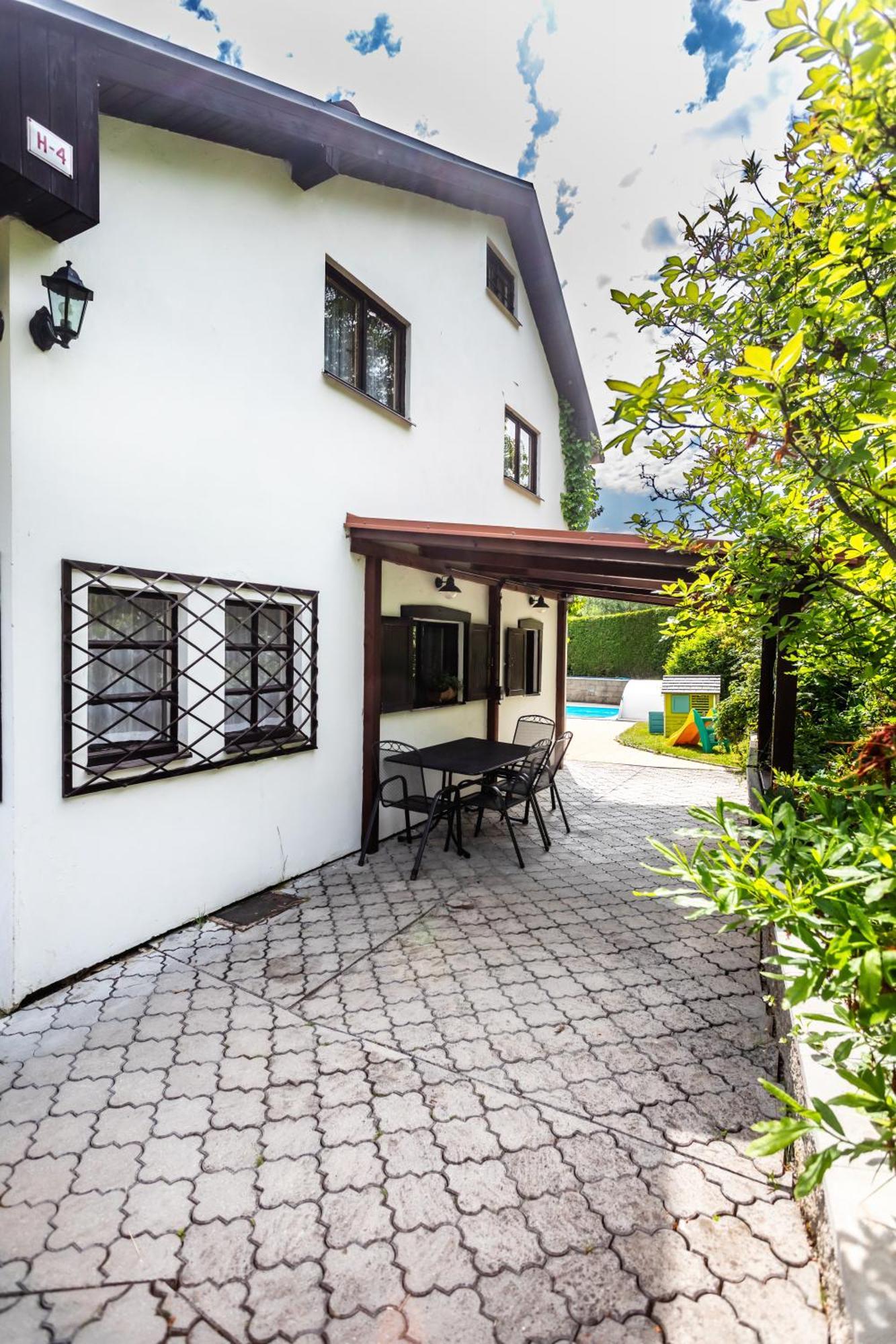 Private Summer House With Swimming Pool, Beach Bar And Pit For Football And Volleyball Hvezdonice 외부 사진